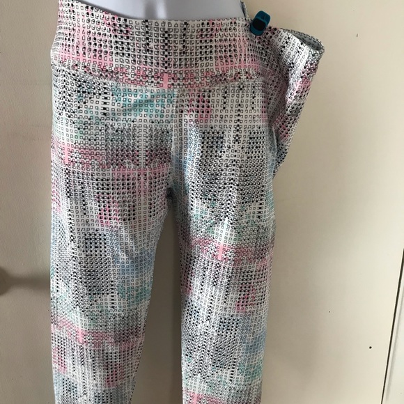 Fabletics Capris Multi color - Picture 1 of 2